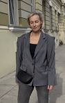 Oversizowa szara wełniana marynarka DISTINCTIVE z przeskalowanymi ramionami Z PASKIEM