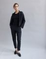 Krótka marynarka wełniana czarna bez guzików LOOSE & Elegance SHORT