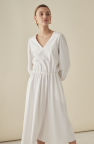 Biała śmietankowa sukienka z gumką w talii i chokerem ręcznie robionym w kształcie róży