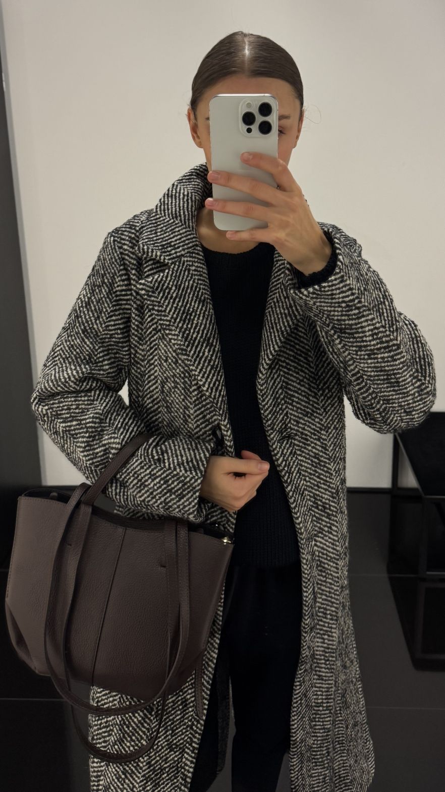 Długi Wełniany smukły zimowy Płaszcz 100% wełna DREAM MAXI w biało czarną jodełkę 