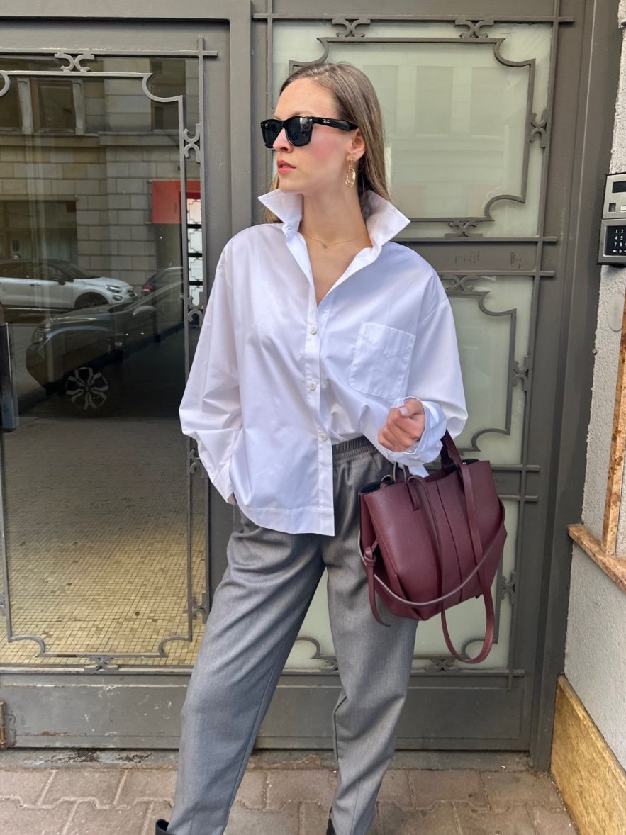 SHOP THE LOOK 1 - klasyczna koszula bawełniana ze spodniami wełnianymi i torebką skórzaną