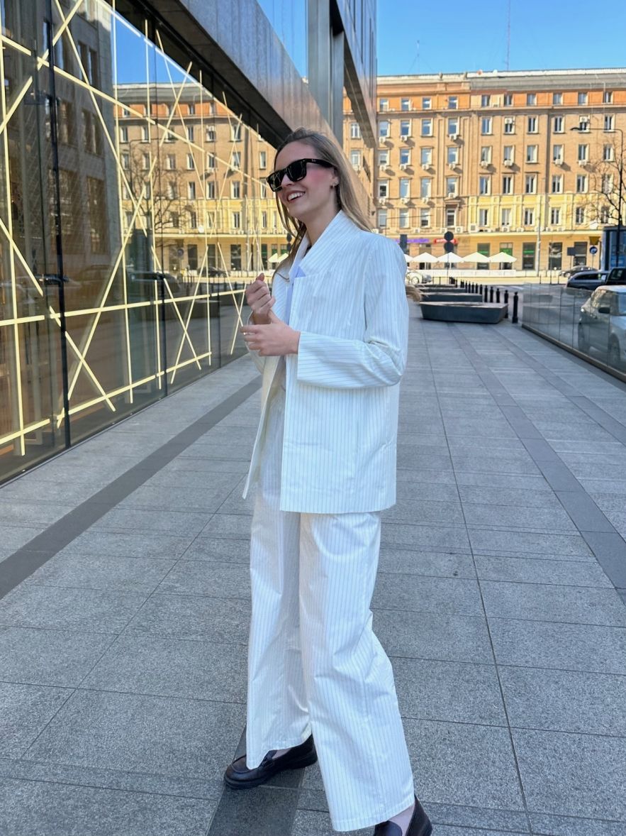 SHOP THE LOOK 7 - garnitur bawełna ecru ciepła biel w delikatne prążki - wersja z długą marynarką 