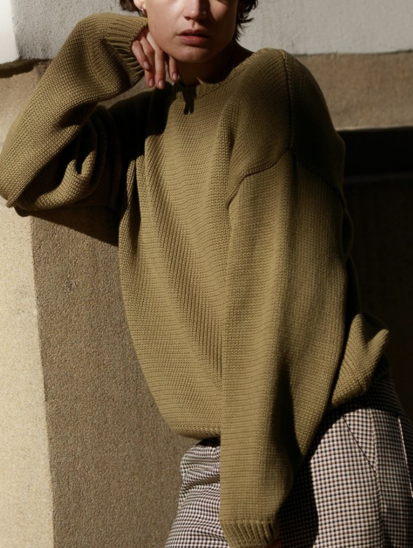 Długi i krótszy bawełniany 100% ZIELONA oliwka khaki sweter z okrągłym dekoltem oversize z naturalnej dzianiny