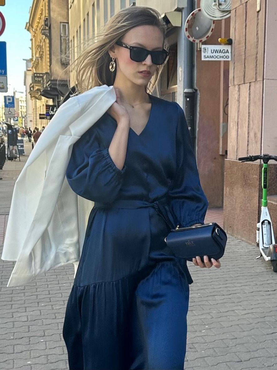 SHOP THE LOOK 8 - elegancki zestaw sukienki z marynarką i torebką