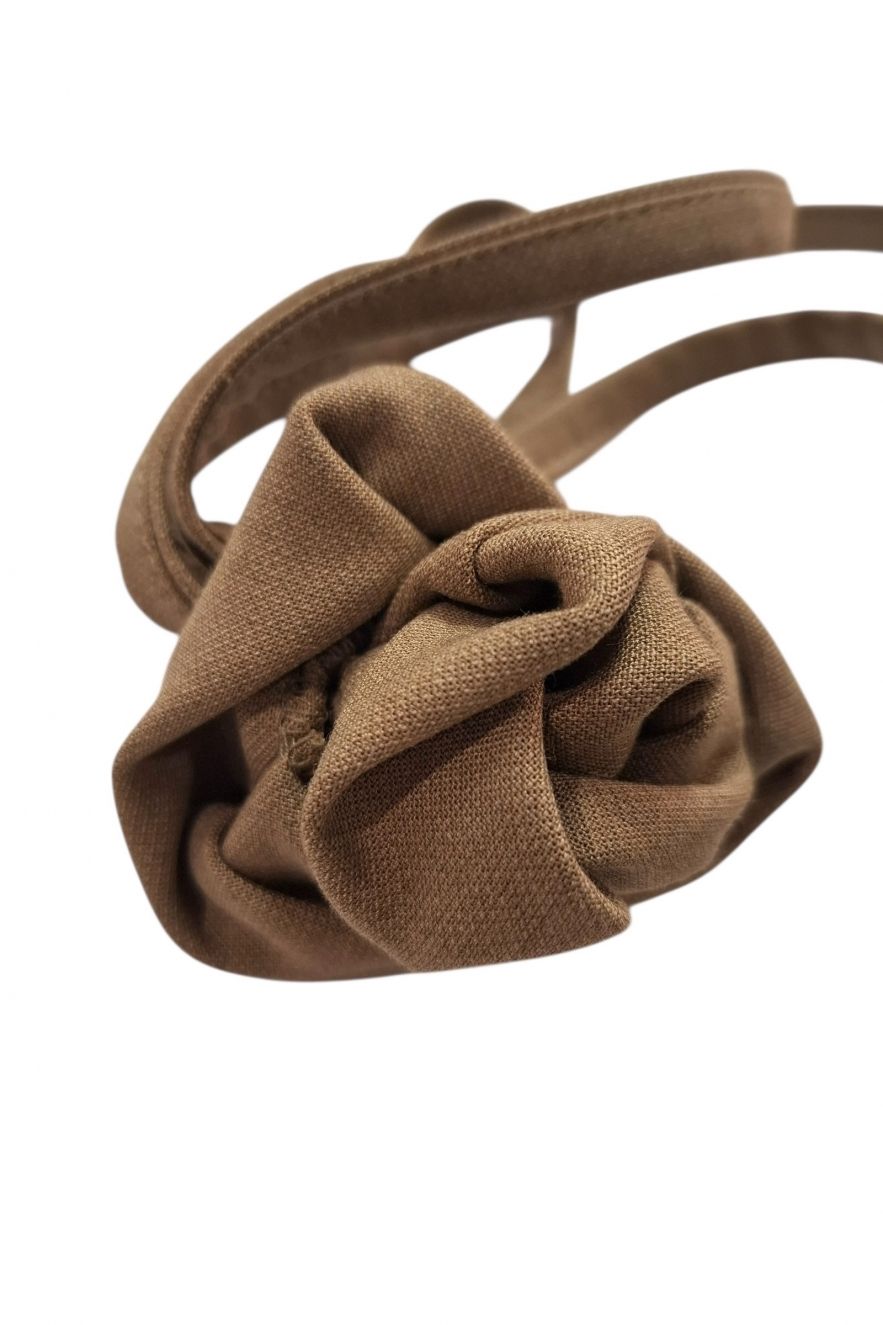 Choker na szyję mała róża beżowa camelowa wełniana