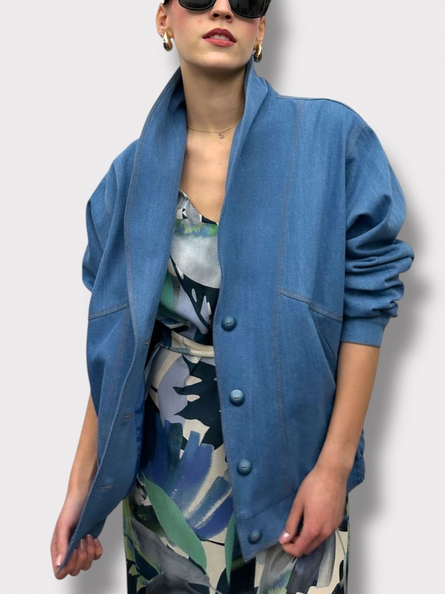 BAWEŁNIANA Kurtka jeansowa THE 70s BLUE JEANS klasyczny niebieski jeans błękit z podszewką, 4 guzikami i szerokim kołnierzem