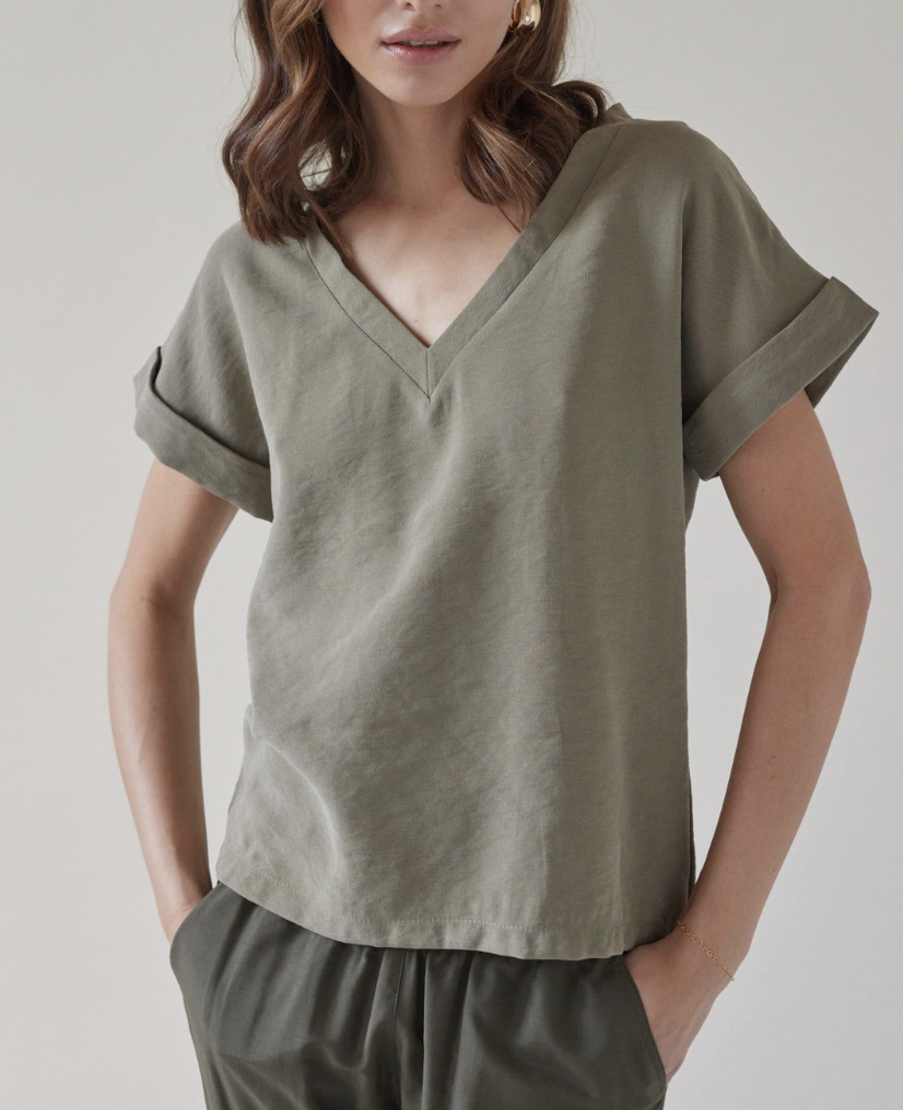 Bluzka w stylu TSHIRTu w serek z TENCELU oversize khaki