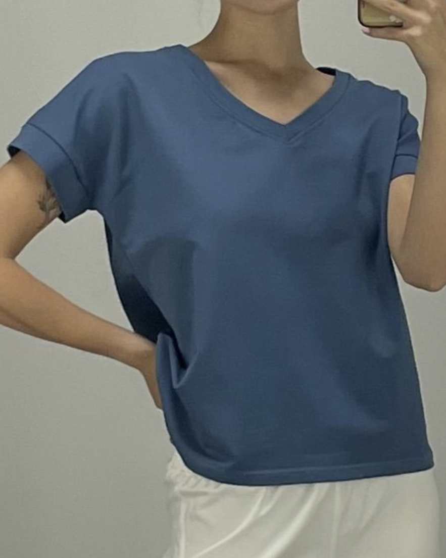 Bawełniany TSHIRT z 100% mięsistej bawełny niebieski z dekoltem V