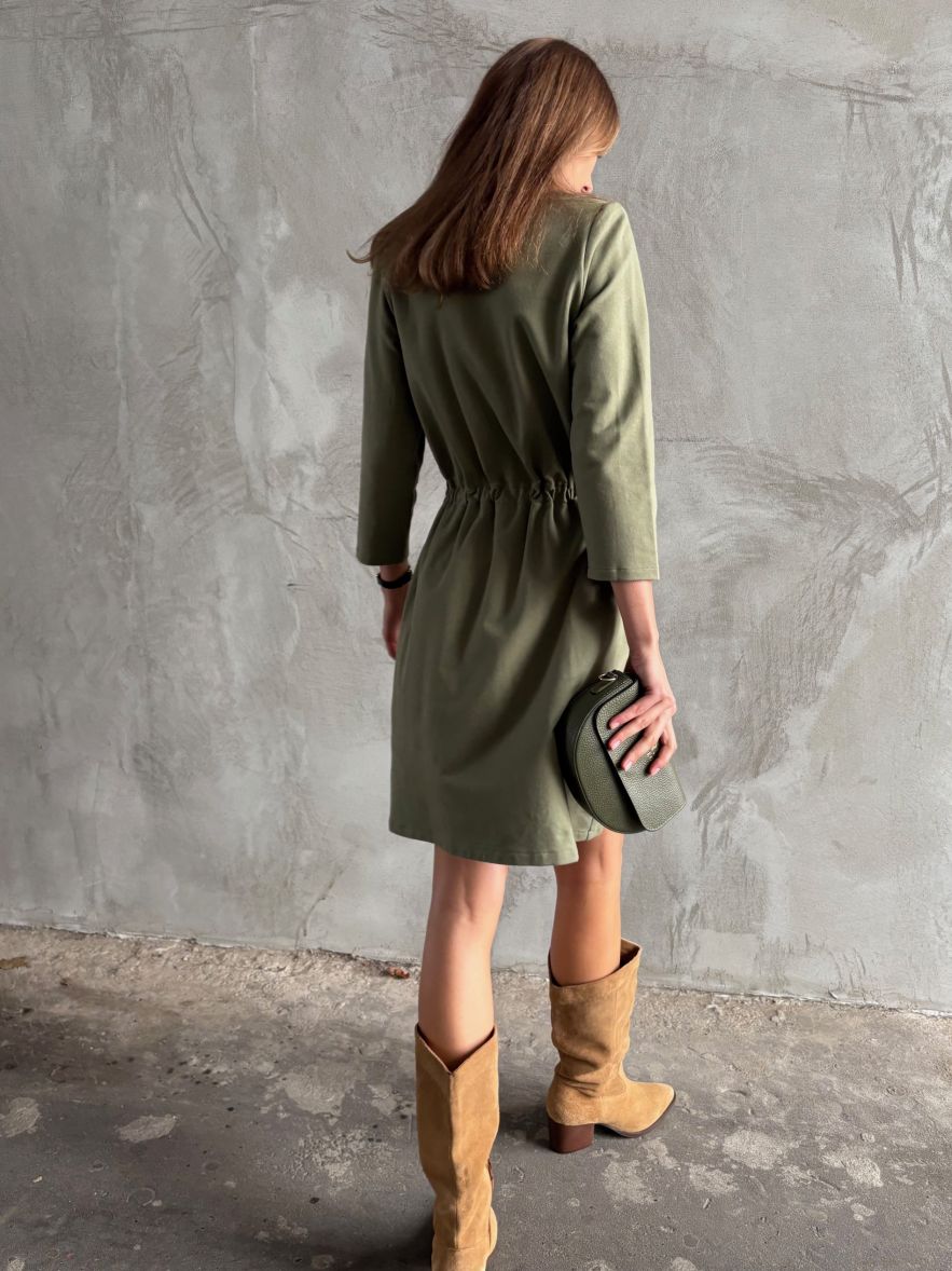 Bawełniana sukienka khaki z gumką, do kolan, 100% bawełna