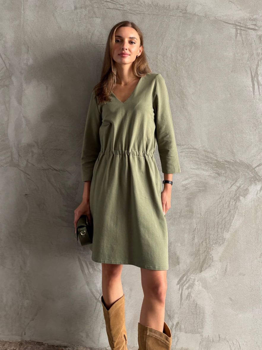 Bawełniana sukienka khaki z gumką, do kolan, 100% bawełna