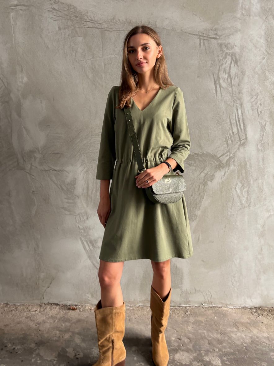 Bawełniana sukienka khaki z gumką, do kolan, 100% bawełna