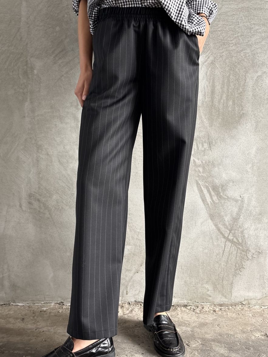 Spodnie wełna 100% czarne szerokie w delikatny prążek 