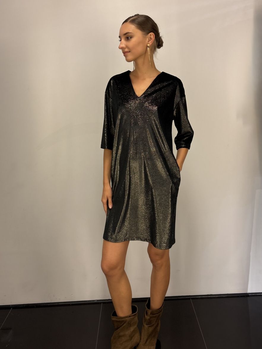 Elegancka Sukienka CLASSY miła w dotyku czarno złota błyszcząca - z paskiem o delikatnym połysku 