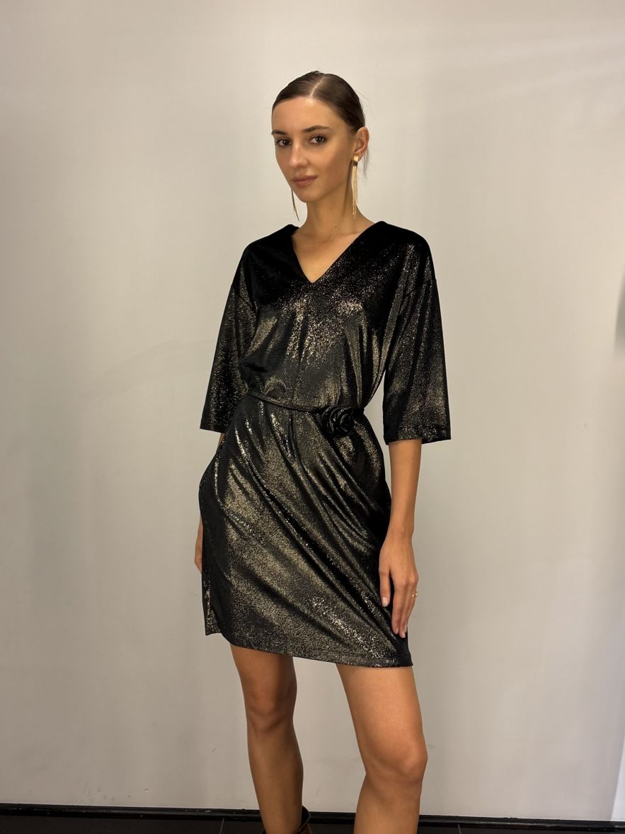 Elegancka Sukienka CLASSY miła w dotyku czarno złota błyszcząca - z paskiem o delikatnym połysku 