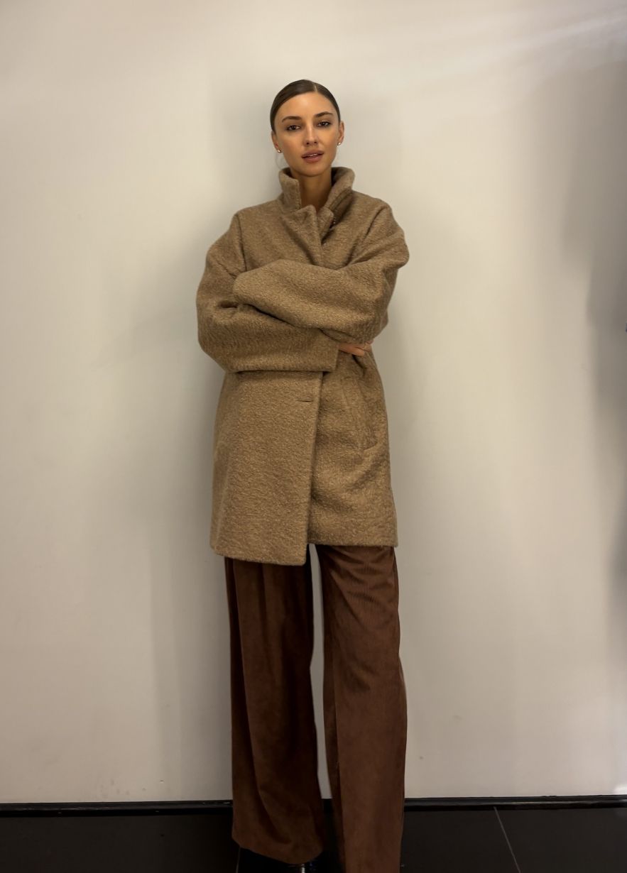 Kurtka płaszcz kamelowy a la karakuł