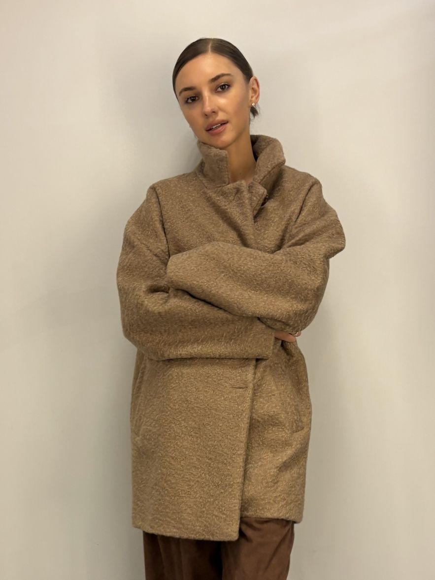 Kurtka płaszcz kamelowy a la karakuł