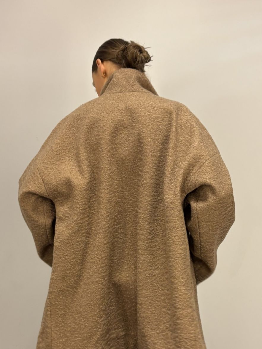 Kurtka płaszcz kamelowy a la karakuł