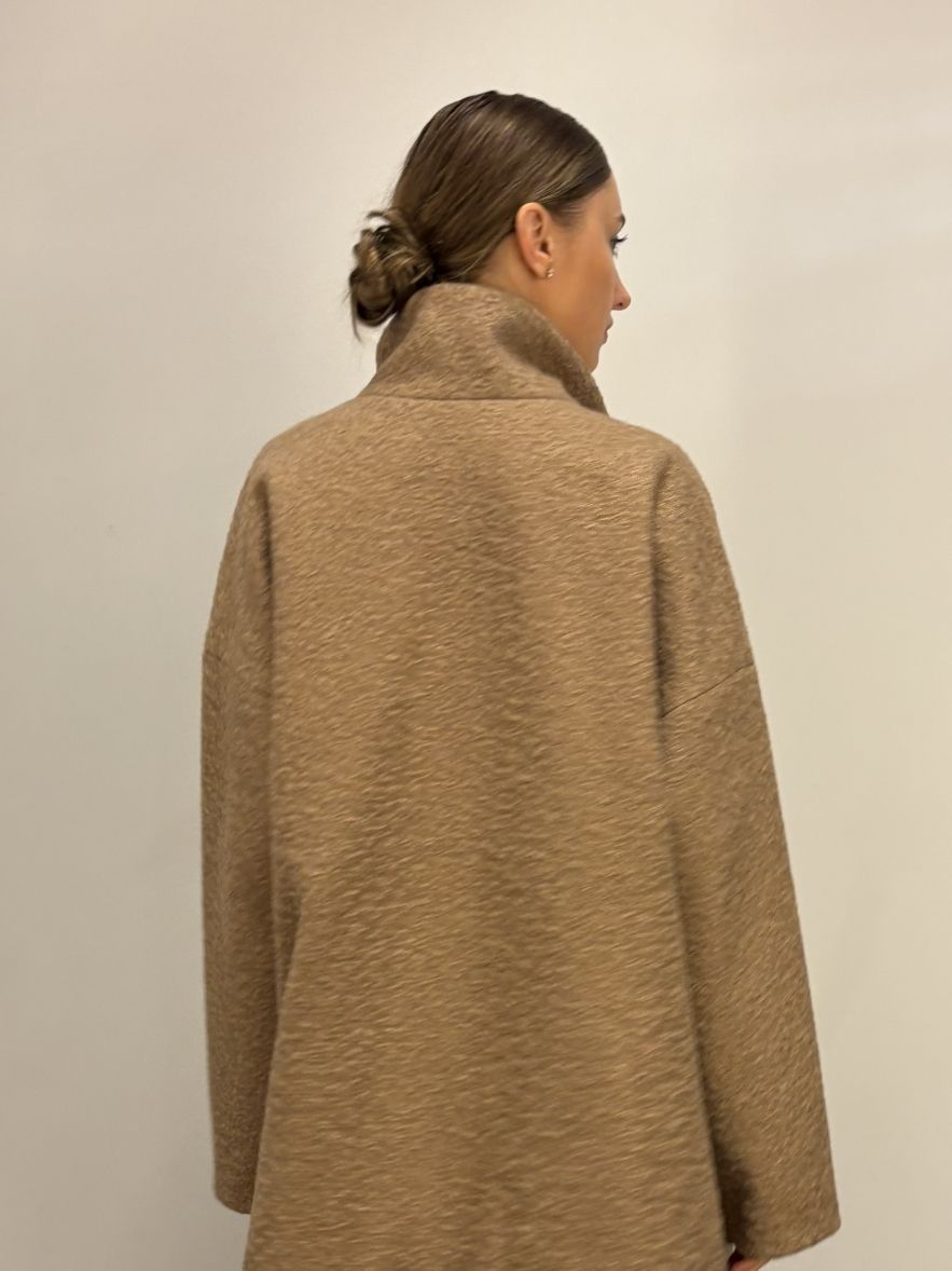 Kurtka płaszcz kamelowy a la karakuł