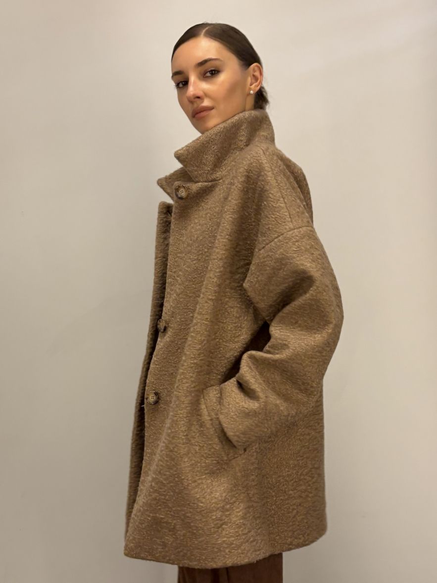 Kurtka płaszcz kamelowy a la karakuł