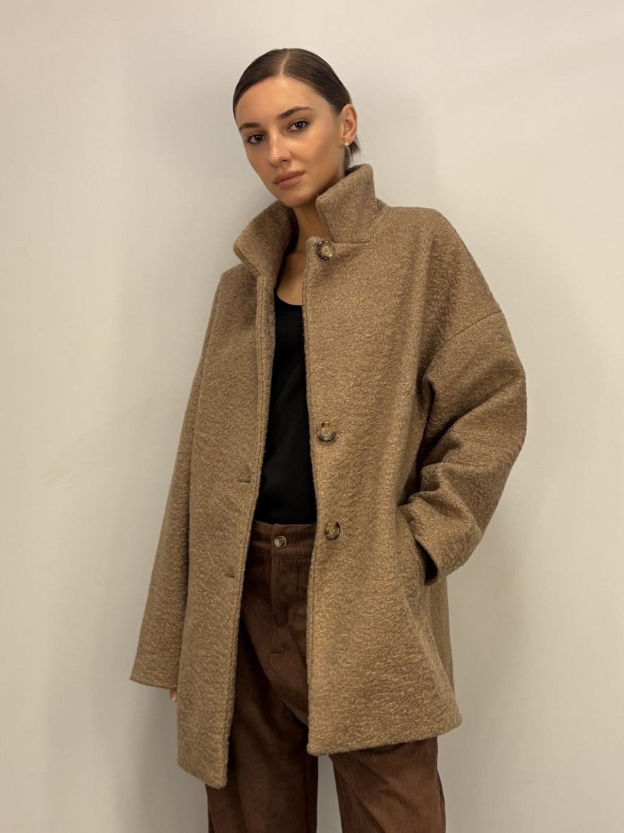 Kurtka płaszcz kamelowy a la karakuł