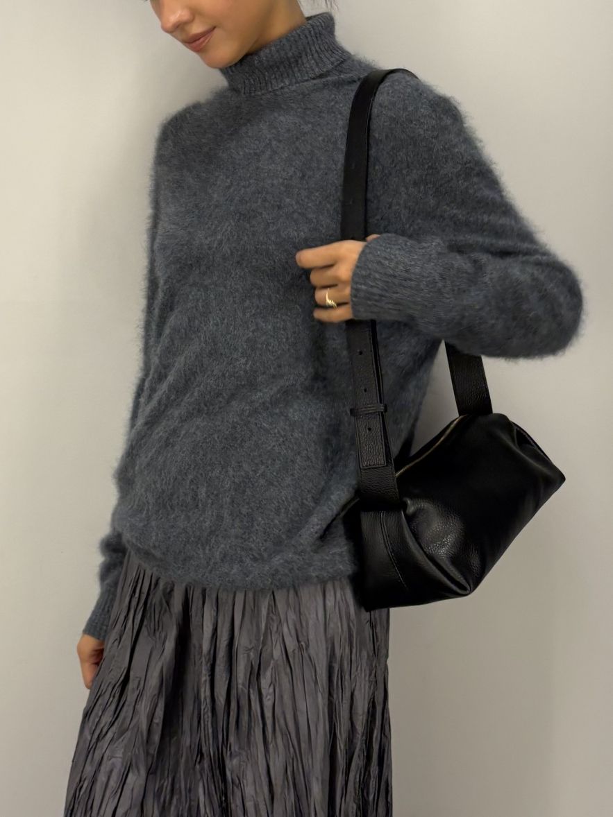 Skórzana mała torebka czarna o podłużnym kształcie 100% skóra naturalna