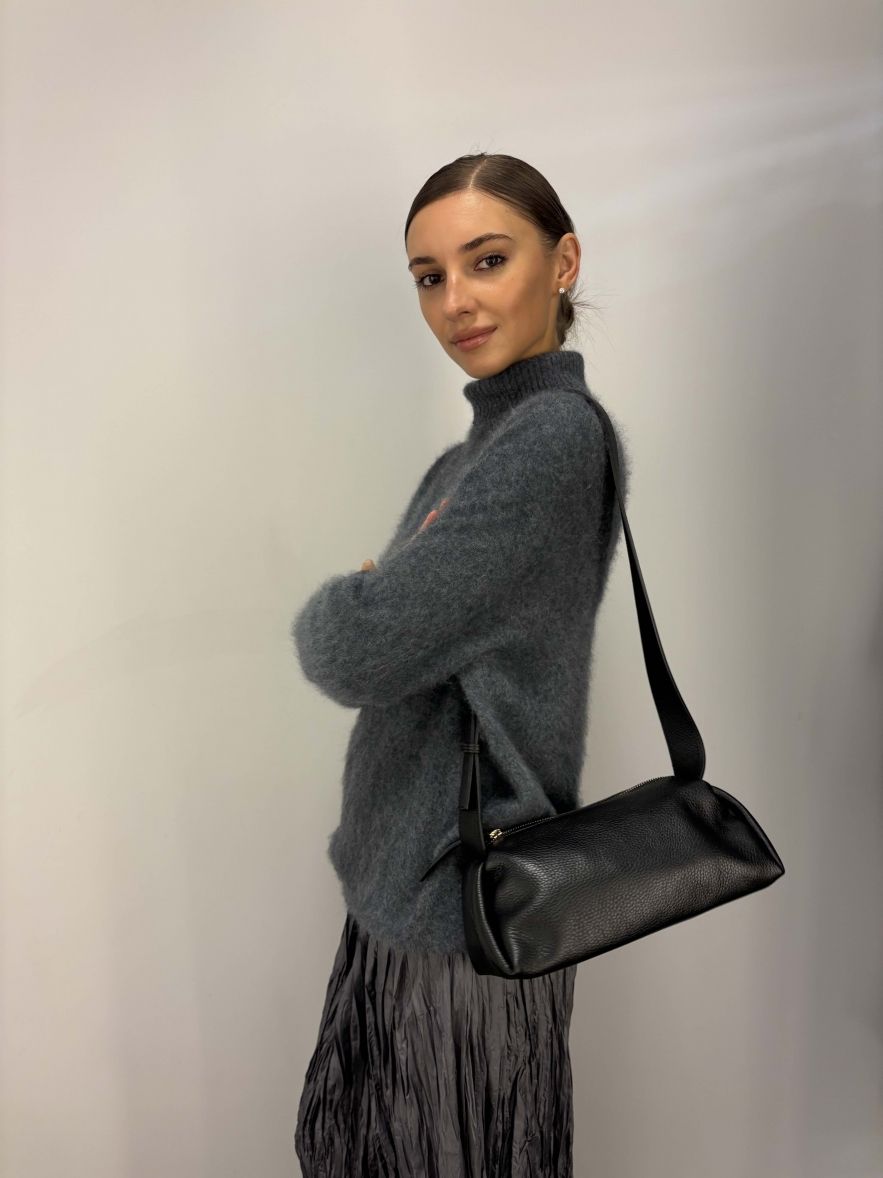 Skórzana mała torebka czarna o podłużnym kształcie 100% skóra naturalna