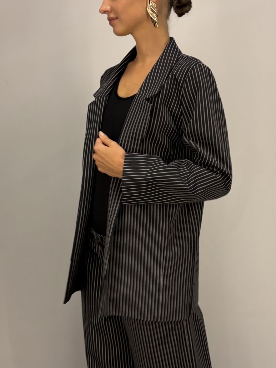 Wełniany Garnitur zestaw marynarka i spodnie czarny w białe paski 100% wełna dziewicza virgin wool