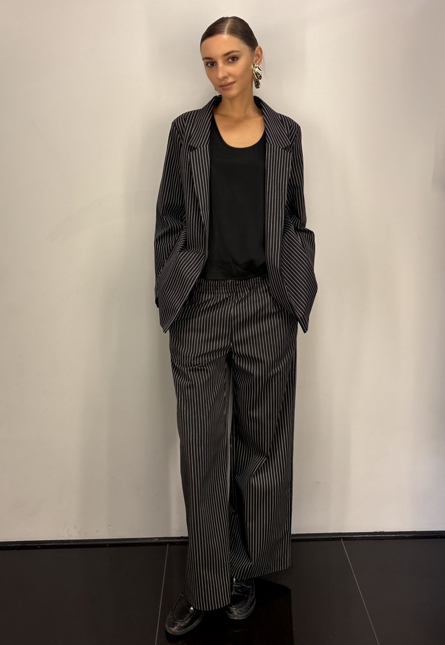 Wełniany Garnitur zestaw marynarka i spodnie czarny w białe paski 100% wełna dziewicza virgin wool