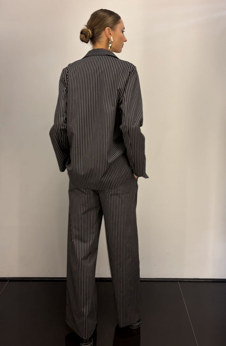 Wełniany Garnitur zestaw marynarka i spodnie czarny w białe paski 100% wełna dziewicza virgin wool