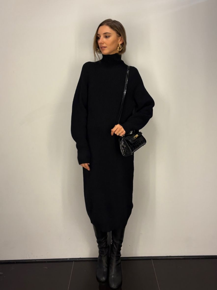 Swetrowa dzianinowa sukienka czarna midi z golfem