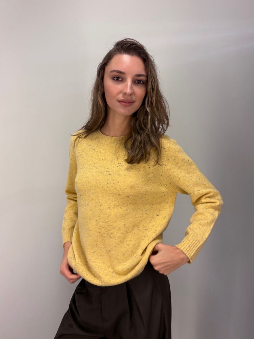 Wełniany żółty cytrynowy masełkowy sweter w delikatne kropeczki 