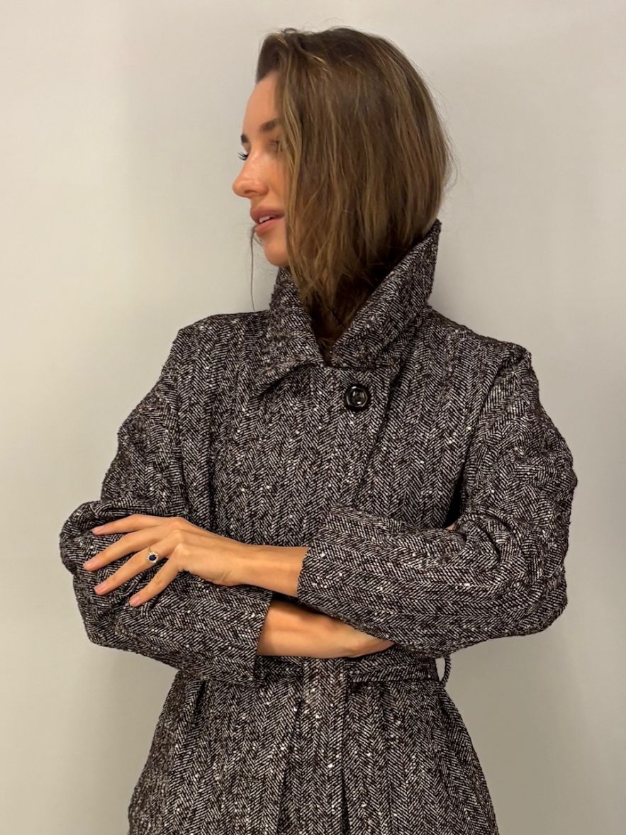 Wełniany oversize płaszcz kind of magic w jodełkę BUCLE brązowy