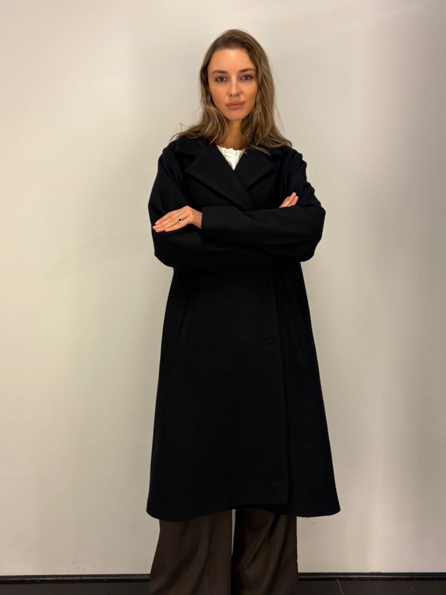 Czarny rozszerzany trapezowy wełniany płaszcz  