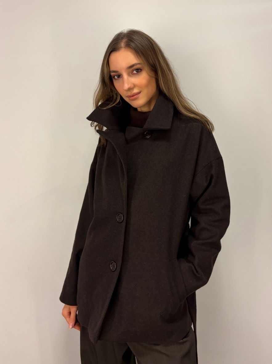 Wełniana czekoladowa kurtka krótki Płaszczyk w ciemnym brązie 100% wełny z paskiem i dodatkowym guzikiem pod szyją