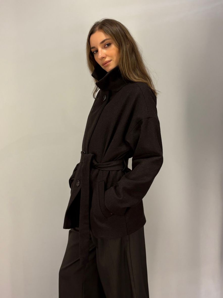 Wełniana czekoladowa kurtka krótki Płaszczyk w ciemnym brązie 100% wełny z paskiem i dodatkowym guzikiem pod szyją