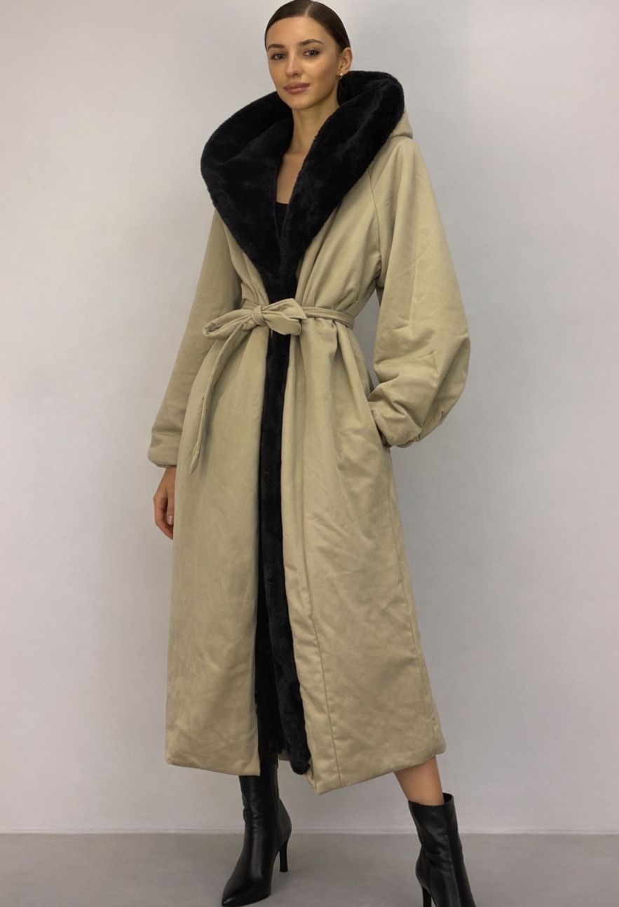 Długa kurtka beżowa z paskiem 