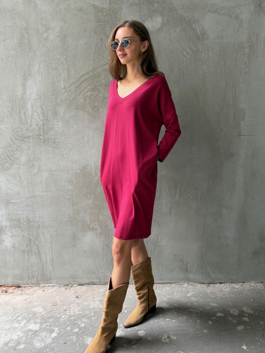 Bawełniana Czerwono Bordowo wiśniowa przed kolano dresowa wygodna sukienka BASIC z paskiem i dekoltem w serek V