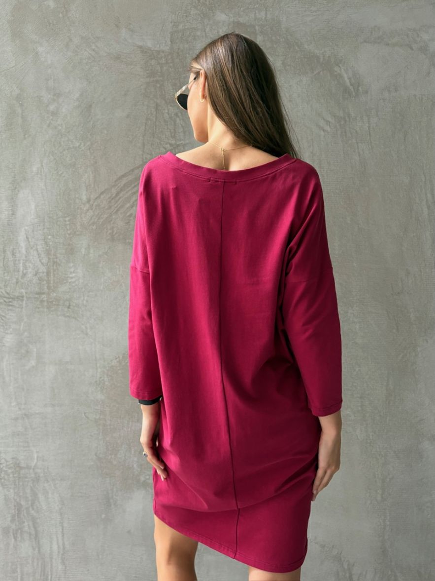 Bawełniana Czerwono Bordowo wiśniowa przed kolano dresowa wygodna sukienka BASIC z paskiem i dekoltem w serek V