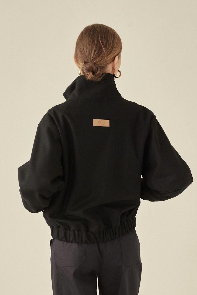 Czarna wełniana kurtka bomberka uniseks z wiskozową podszewką z metalowym suwakiem The Night Black Wełna 100%