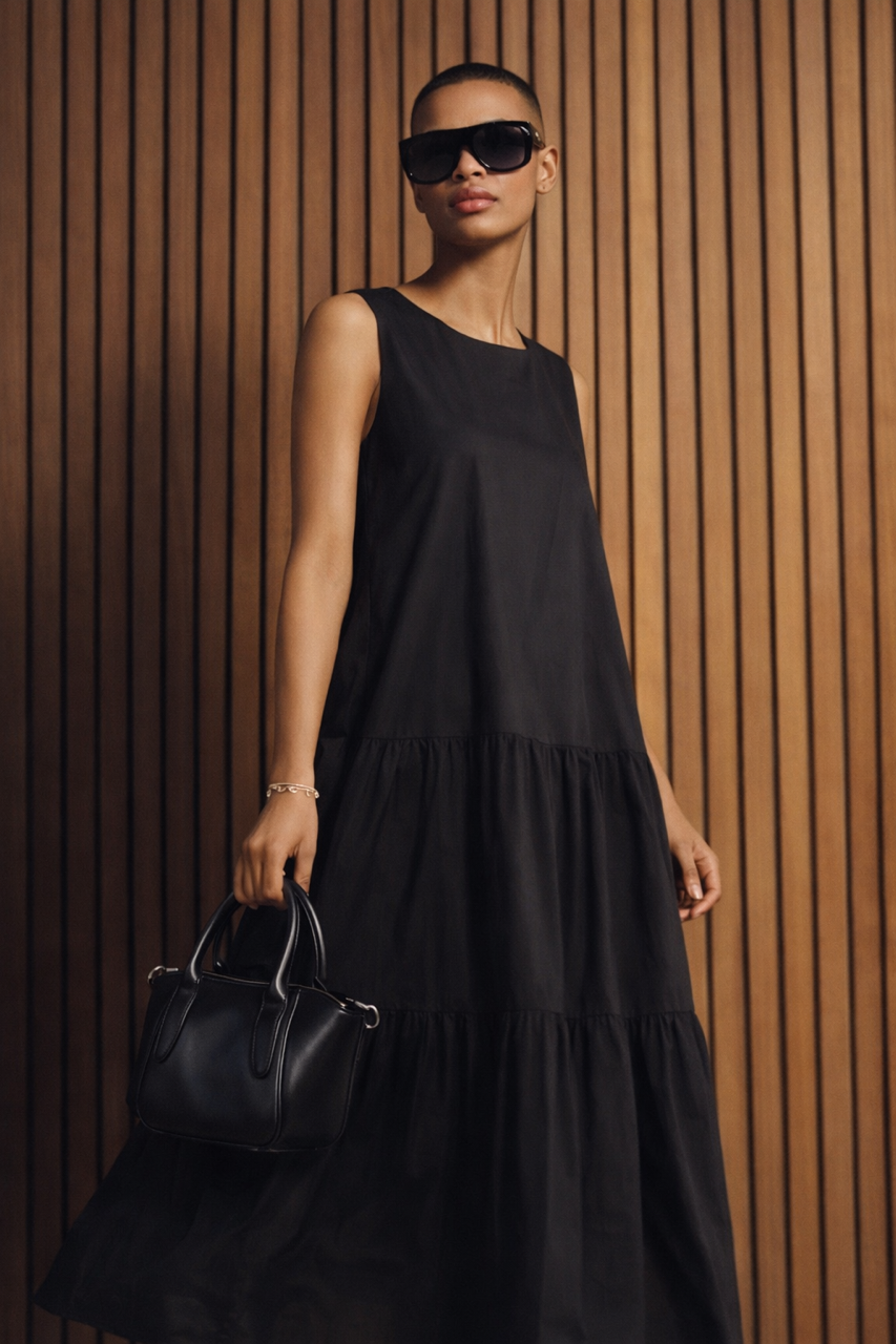 Bawełniana czarna sukienka maxi rozszerzona