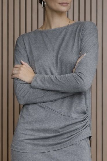 Dzianinowa bawełniana casualowa szara bluzka z długim rękawem z drapowaniem na boku