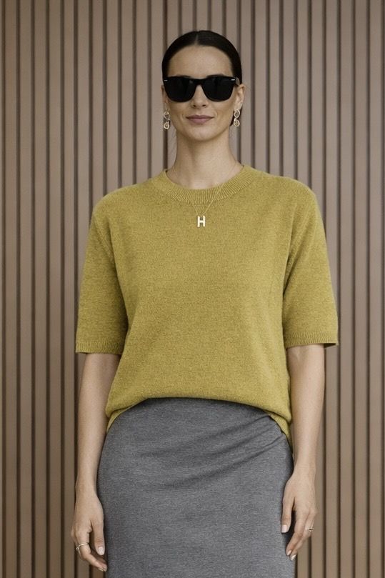 Wiskozowy sweter żółto musztardowy na krótki rękaw 