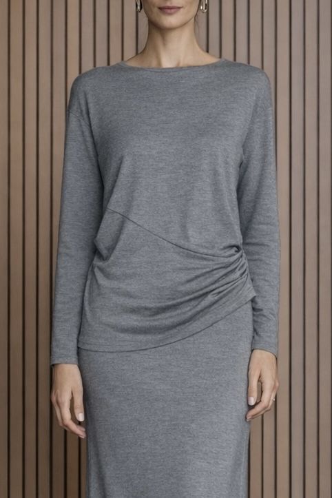 Dzianinowa bawełniana casualowa szara bluzka z długim rękawem z drapowaniem na boku