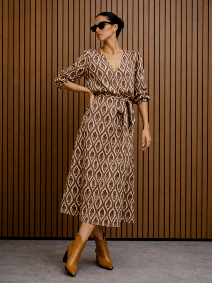 Sukienka aksamitna w dotyku wiskozowa z błękitno-beżowym wzorem w łezki TRES CHIC