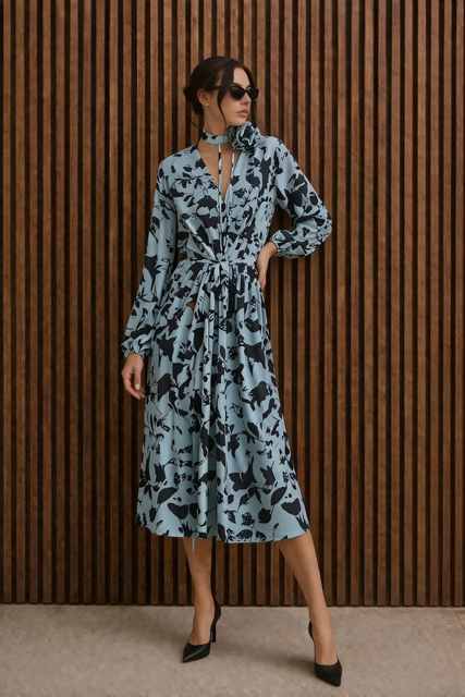 Wiskozowa sukienka miętowa - zielono - błękitna w liściasto-kwiecisty print z paskiem i gumką w talii 