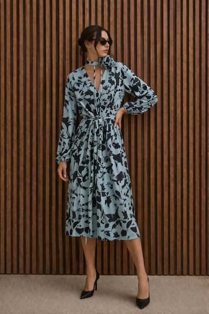 Wiskozowa sukienka miętowa - zielono - błękitna w liściasto-kwiecisty print z paskiem i gumką w talii 