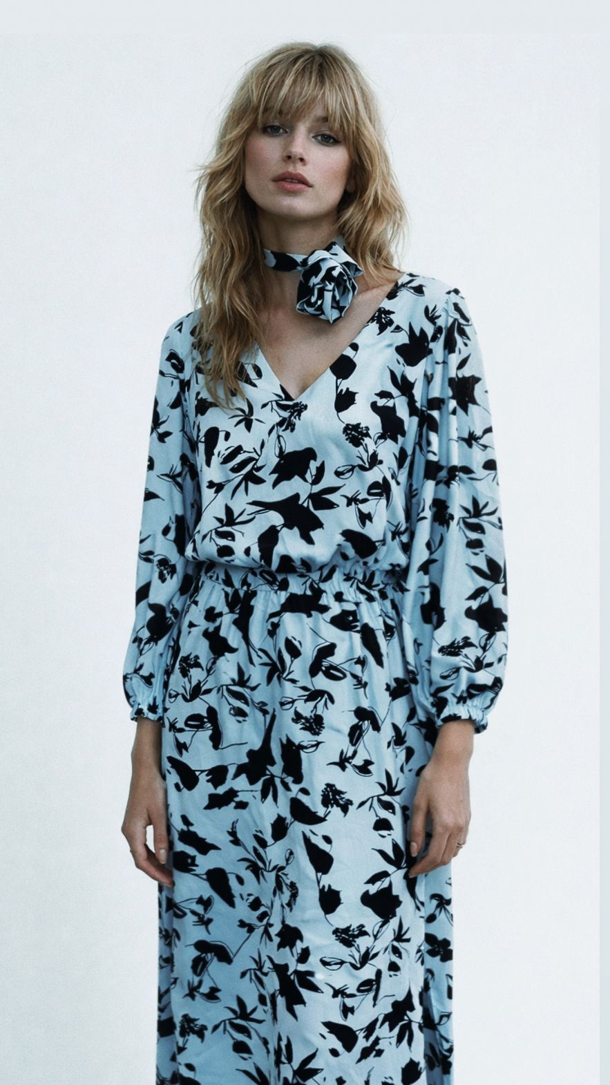 Wiskozowa sukienka miętowo zielono błękitna w liściasto-kwiecisty print z paskiem i gumką w talii