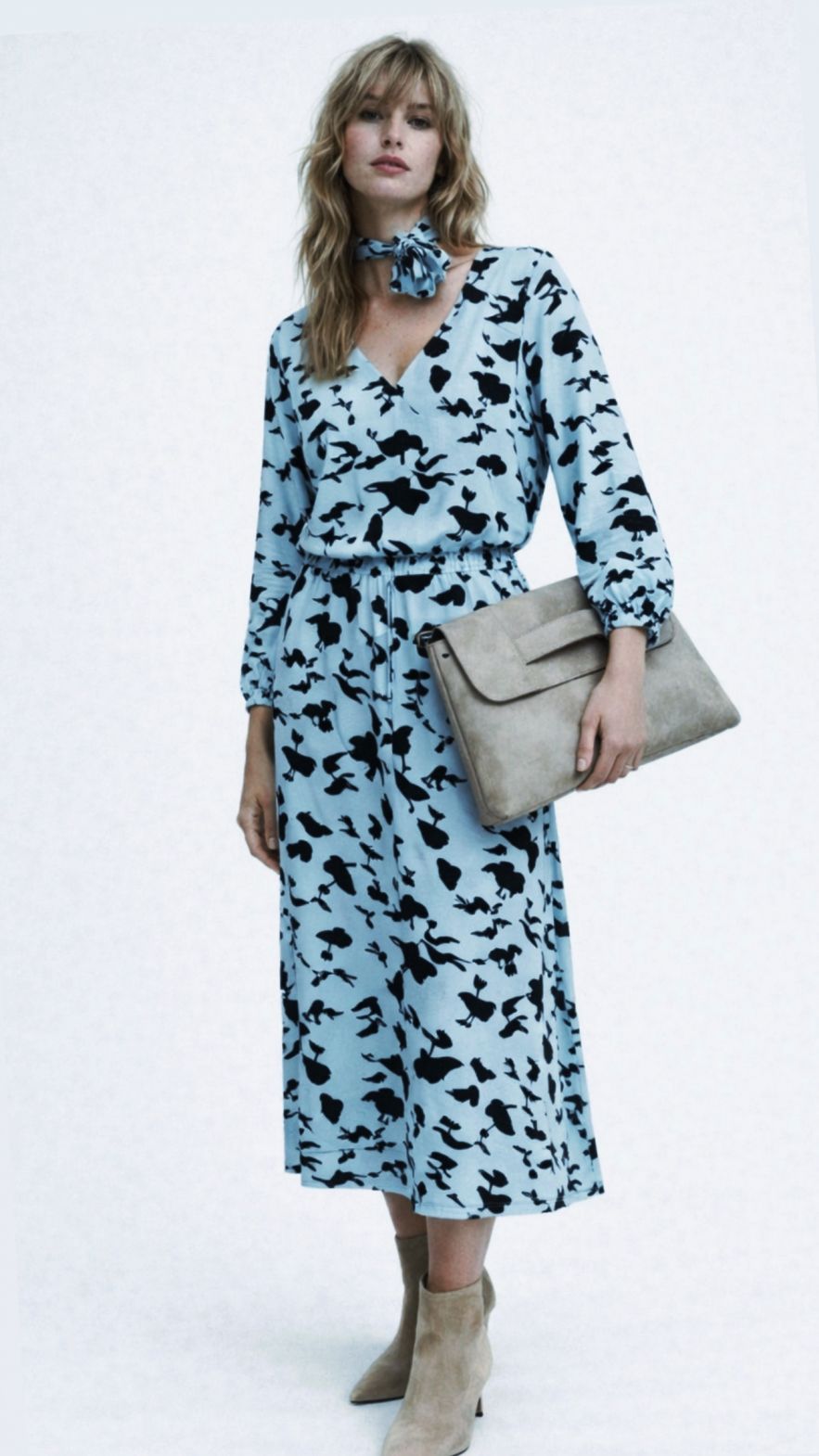 Wiskozowa sukienka miętowo zielono błękitna w liściasto-kwiecisty print z paskiem i gumką w talii