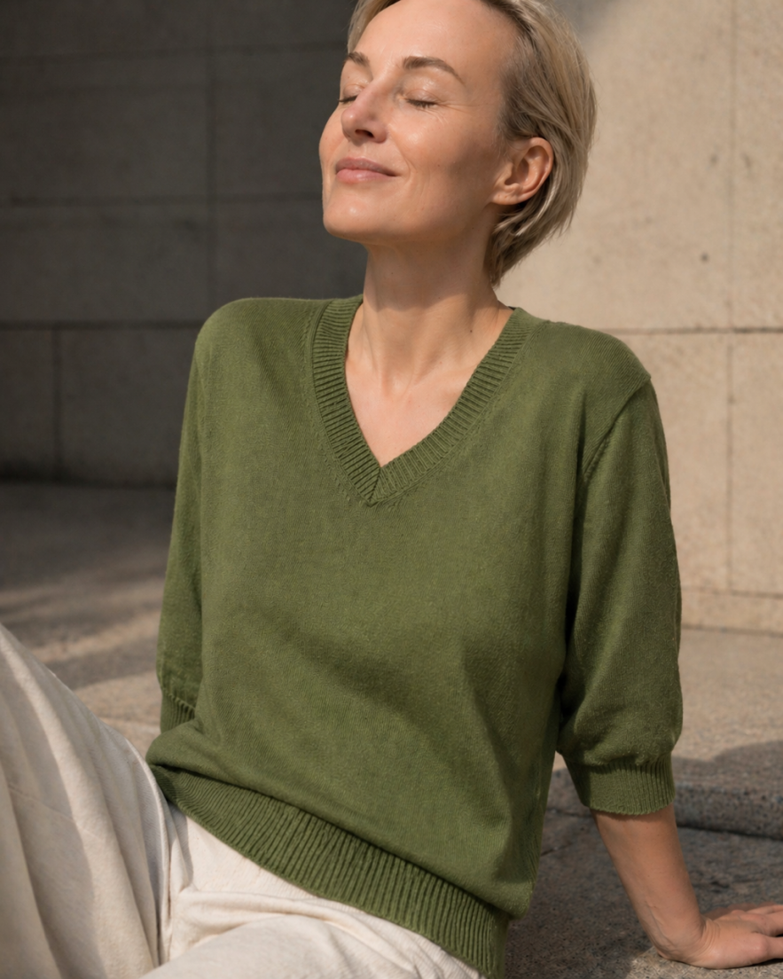 Wiskozowy sweter z rękawem do łokcia zielony khaki