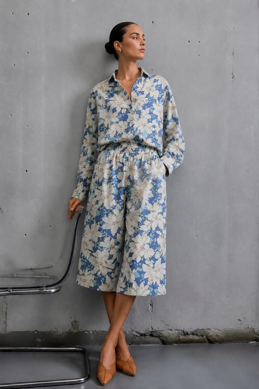 SHOP THE LOOK 20 - komplet bawełna w kwiaty na lato jortsy długie szorty kuloty za kolano i koszula - krótkie spodenki i góra z tej samej lekkiej włoskiej bawełny (Kopia)